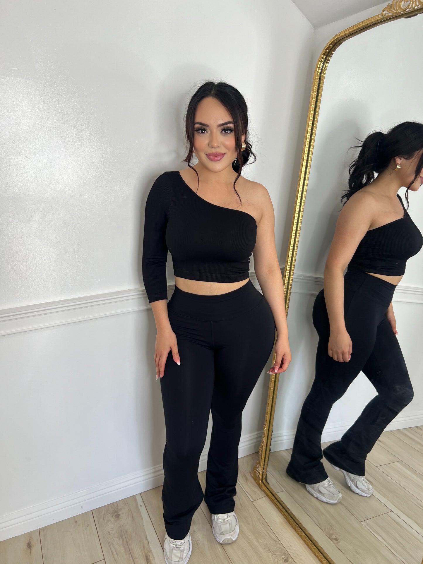 TRENDING FLARE LEGGINGS - (BLACK)