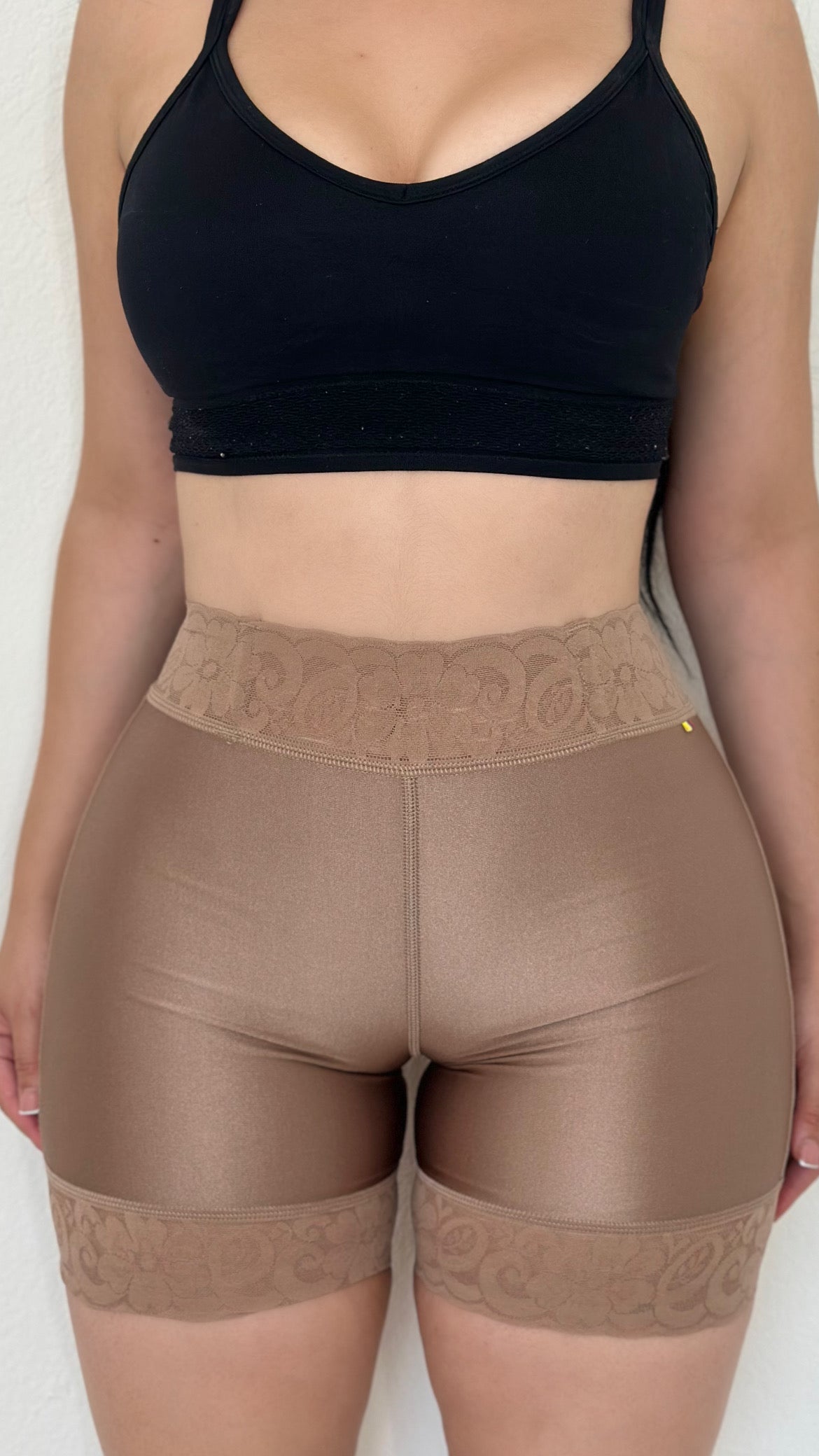 COMFORT LIFTING SHORTS - (MOCHA/BLACK)